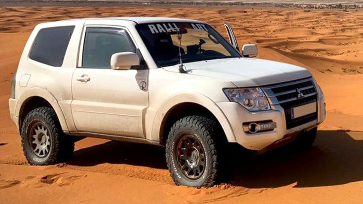 Evo Corse Australia Delica and Mitsubishi Pajero Daker Zero Rally wheel 16x8 16x7 zero offset or -10 or -20 offset. Strong alloy wheel for retro dakar winning pajero white car with black wheels