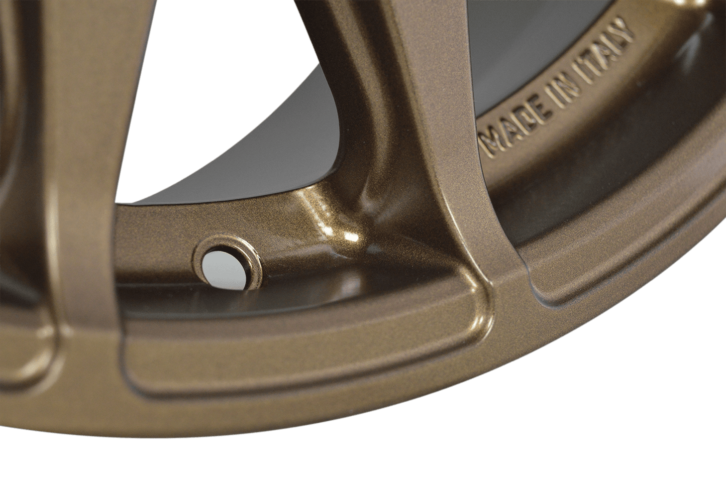 Evo Corse wheel for toyota land cruiser 300 series and Prado 250. the 4x4 off road alloy wheel with the highest high load rating for overlanding, rally, 4wd expedition and GVM upgrades in australia. LC250 lc300 wheels, 300 series wheels, 300 series landcruiser wheels, what is the best offset for prado 250 or land cruiser 300 wheels? This 18x8.5 ET47 ET40 ET38 ET25 ET20. close view glossy bronze