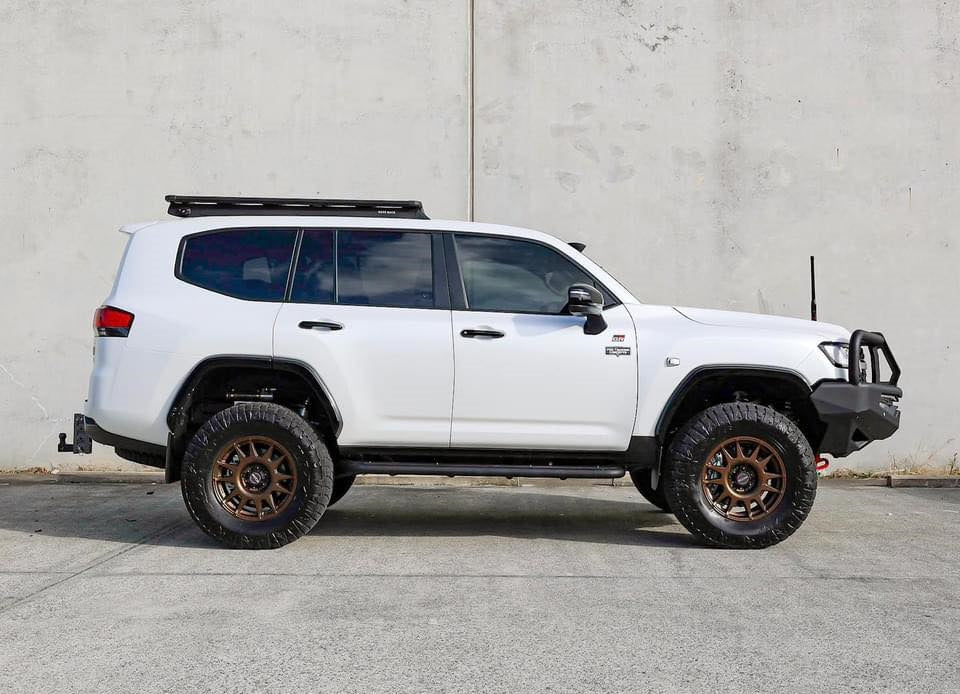 Evo Corse wheel for toyota land cruiser 300 series and Prado 250. the 4x4 off road alloy wheel with the highest high load rating for overlanding, rally, 4wd expedition and GVM upgrades in australia. LC250 lc300 wheels, 300 series wheels, 300 series landcruiser wheels, what is the best offset for prado 250 or land cruiser 300 wheels? This 18x8.5 ET47 ET40 ET38 ET25 ET20. Side view matt bronze