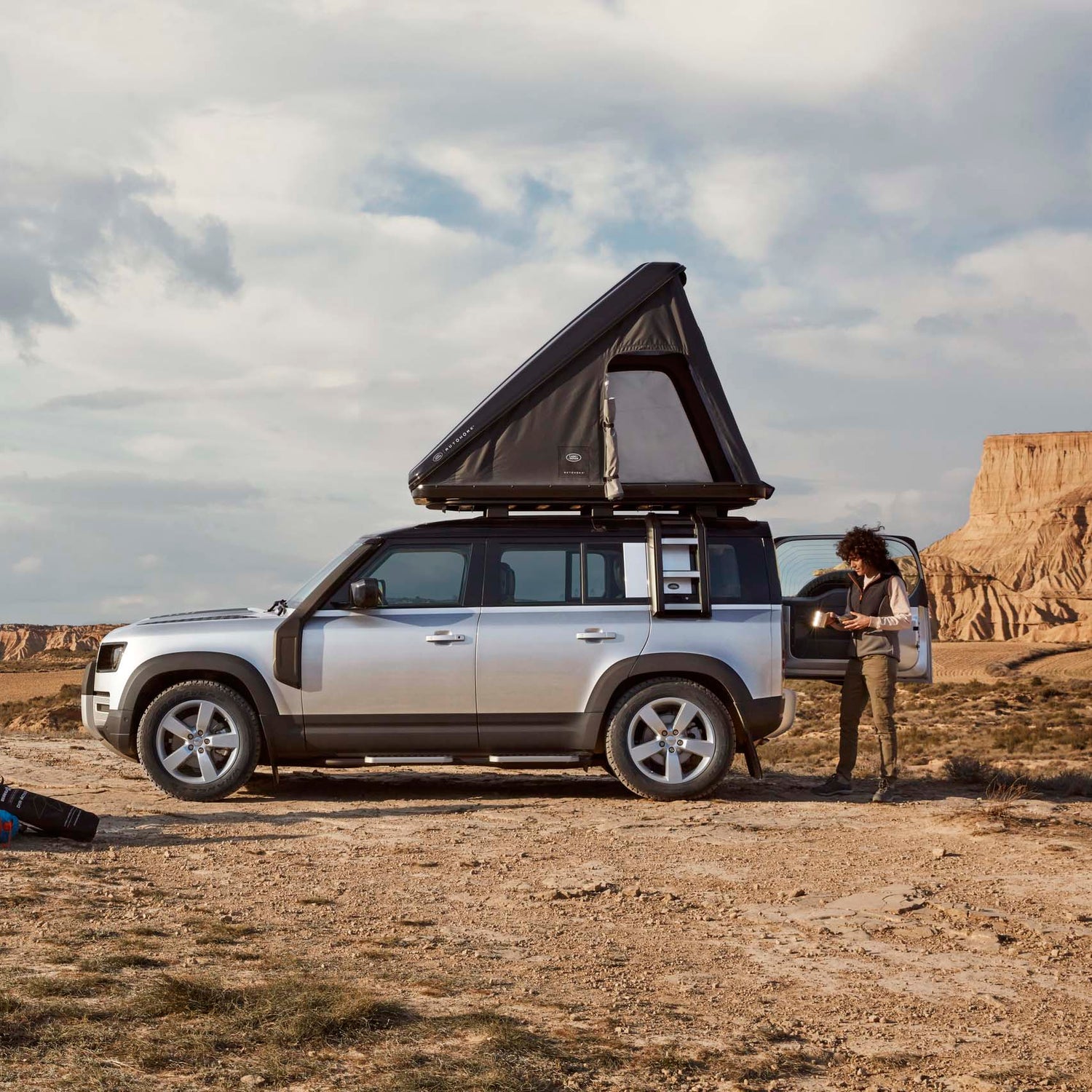 Land Rover new defender roof top tent australia, by autohome. Light weight hard shell roof top tents. Highest quality in the world. Amazing condensation management. Best mattress. Beautiful design. 
