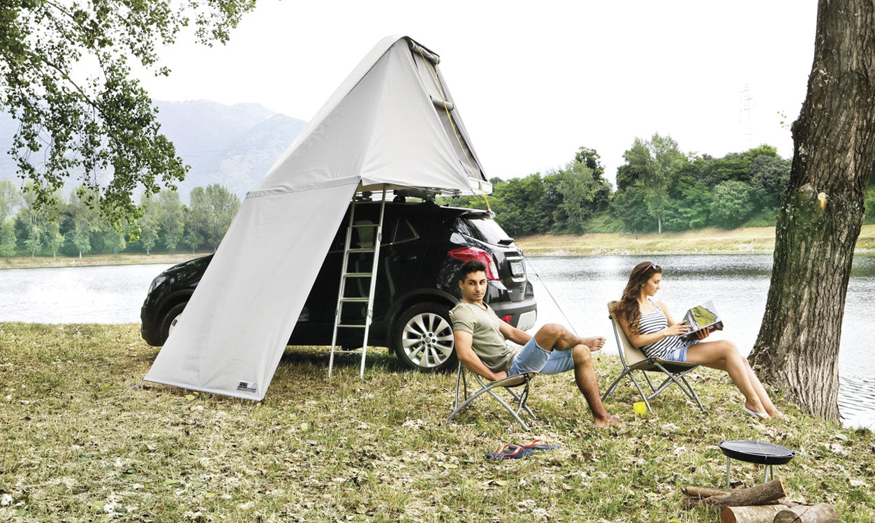 best hard shell roof top tent in australia, here pictured lakeside camping now has an awning, the columbus awning covers the roof top tent entry so you can get in your roof top tent under cover and stay dry 